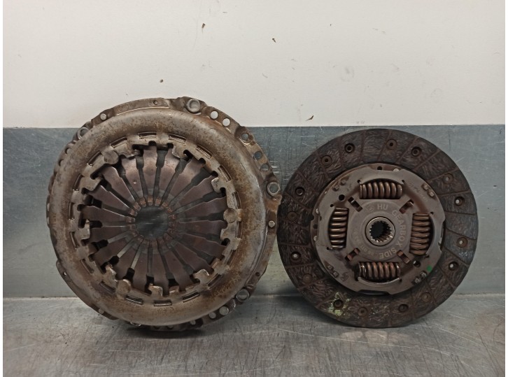 Replacement clutch kit for citroën c3 iii (sx) 1.2 vti 82 OEM IAM reference 9671404980 LUK