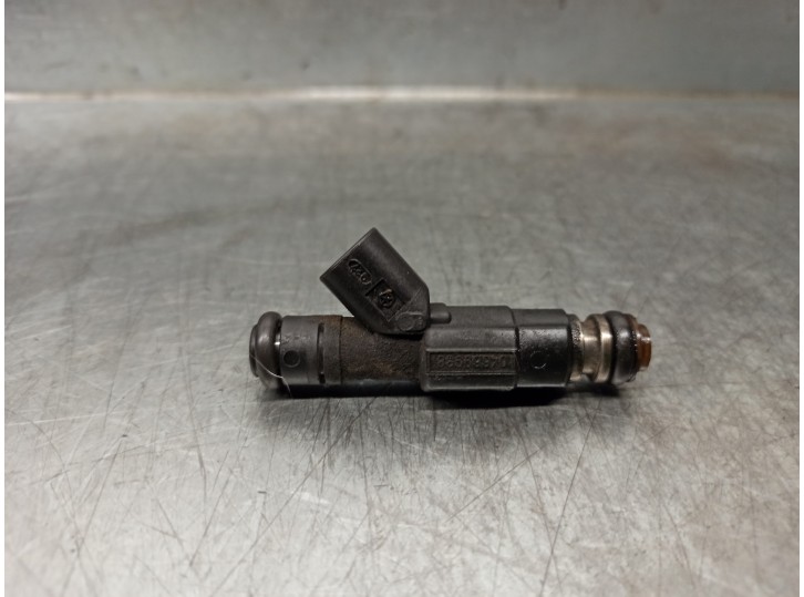 Recambio de inyector para chrysler voyager (gs) 2.4 family referencia OEM IAM 04669938 0280155784 BOSCH