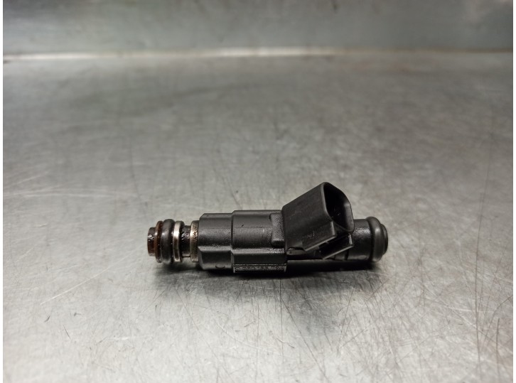 Recambio de inyector para chrysler voyager (gs) 2.4 family referencia OEM IAM 04669938 0280155784 BOSCH