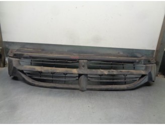 Recambio de rejilla delantera para chrysler voyager (gs) 2.4 family referencia OEM IAM 04576955 