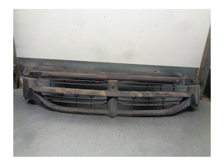 Replacement front grille for Chrysler Voyager (GS) 2.4 Family OEM IAM reference 04576955 