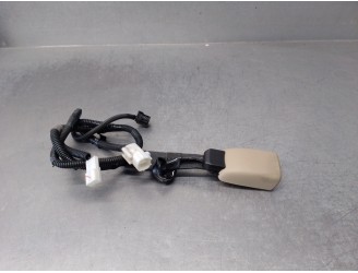 Recambio de enganche cinturon para lexus is 200 (ds2/is2) d-cat referencia OEM IAM 7323053130A0 DEL IZQ 4 PUERTAS
