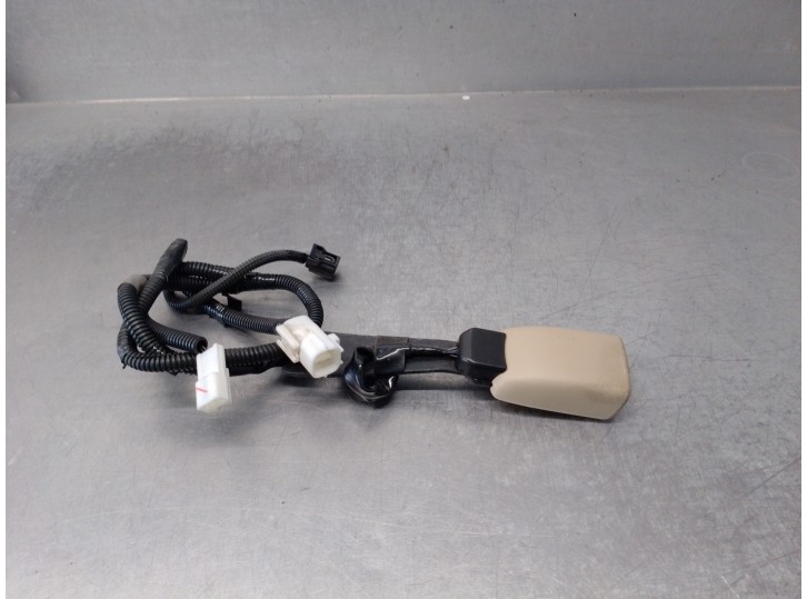 Recambio de enganche cinturon para lexus is 200 (ds2/is2) d-cat referencia OEM IAM 7323053130A0 DEL IZQ 4 PUERTAS