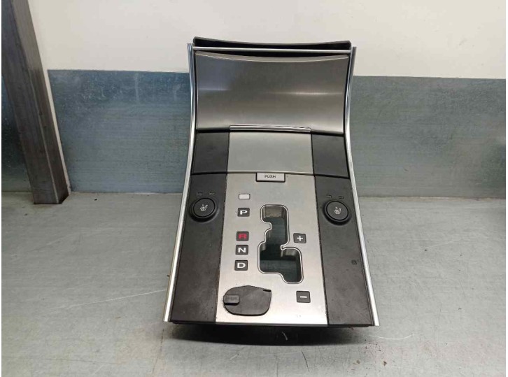 Replacement console for Hyundai ix 55 Style OEM IAM reference 846503J640 