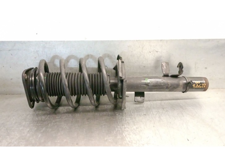 Replacement front right shock absorber for Ford Kuga II (DM2) 2.0 TDCi OEM IAM reference CV6118045FCA 2083666 