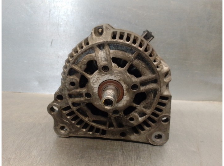 Replacement alternator for Volkswagen Golf IV Saloon (1J1) 1.9 TDI OEM IAM reference 028903028J 0123320038 BOSCH