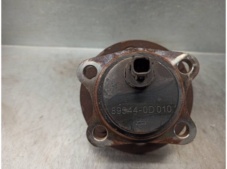 Recambio de mangueta trasera derecha para toyota yaris 1.3 16v cat referencia OEM IAM 424500D050  