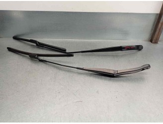 Replacement front right wiper arm for Alfa Romeo Giulietta (191) 2.0 JTDM OEM IAM reference 50509404 50509402 