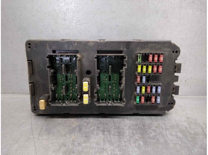 Recambio de caja reles / fusibles para jeep gr. cherokee (wh) 3.0 crd cat referencia OEM IAM 56050066AC 0184379 