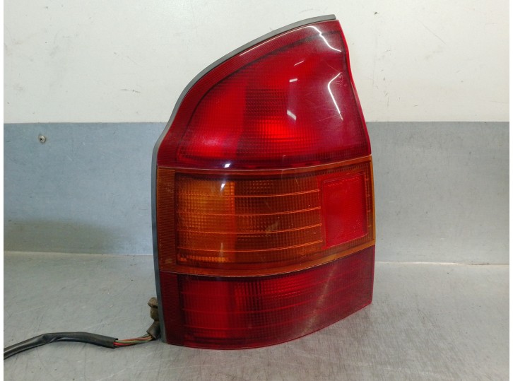 Recambio de piloto trasero izquierdo para mazda 323 berlina c/f/s (ba) 1.5 c referencia OEM IAM BG3B51160C 3 PUERTAS