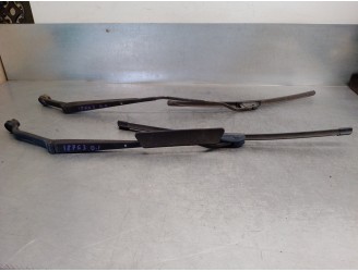 Recambio de brazo limpia delantero derecho para mazda 323 berlina c/f/s (ba) 1.5 c referencia OEM IAM BC1N67321B BC5D67321B 