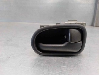 Recambio de maneta interior delantera derecha para mazda 323 berlina c/f/s (ba) 1.5 c referencia OEM IAM MDH20  3 PUERTAS