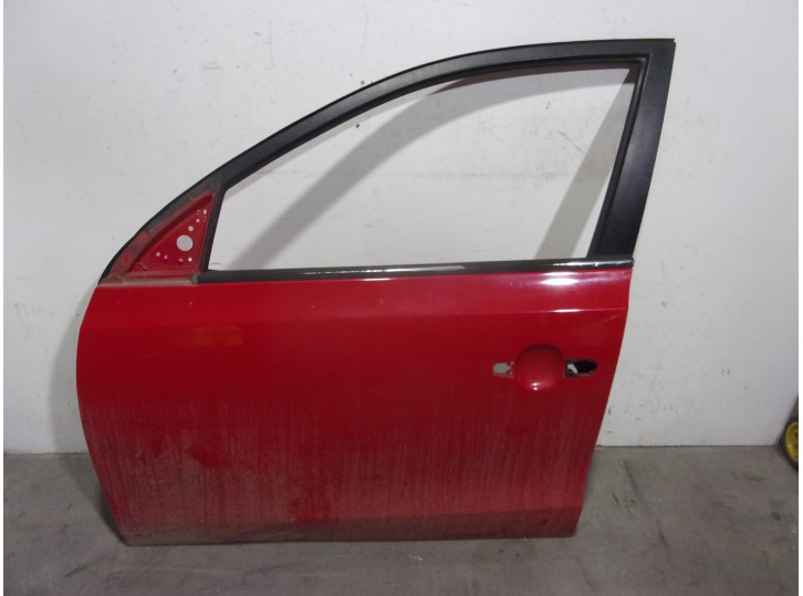 Recambio de puerta delantera izquierda para hyundai i30 1.4 cat referencia OEM IAM 760032R010 ROJA 5 PUERTAS