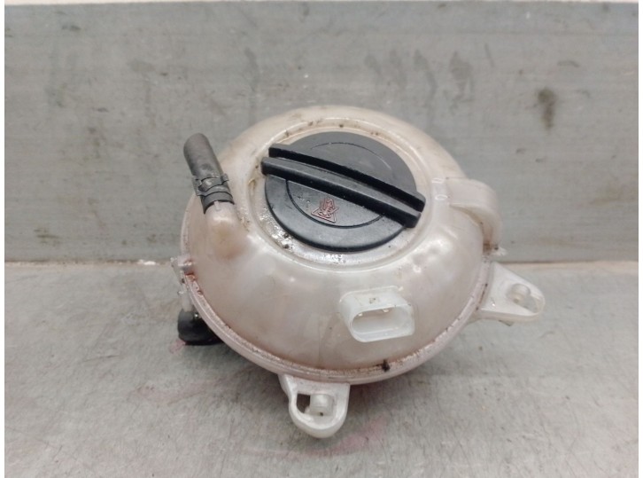 Recambio de deposito expansion para audi a3 sportback (8va, 8vf) 2.0 tdi referencia OEM IAM 5Q0121407G  