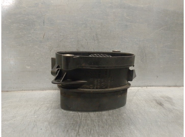 Recambio de caudalimetro para bmw serie 3 berlina (e46) 2.0 16v diesel cat referencia OEM IAM 77870760 0928400468 BOSCH
