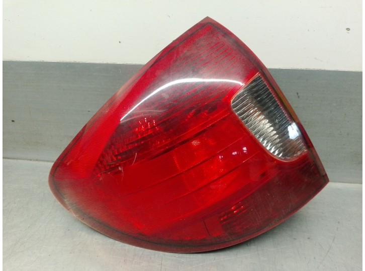 Recambio de piloto trasero izquierdo para kia rio i hatchback (dc) 1.3 referencia OEM IAM 92401FD070 92401FD070 