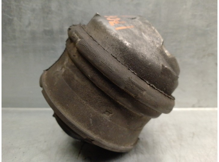 Replacement left engine mount for Mercedes-Benz C-Class (W202) saloon 2.2 CDI 16V cat OEM IAM reference A2102400617 