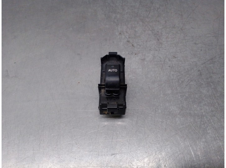 Recambio de mando elevalunas trasero derecho para lexus is 200 (ds2/is2) d-cat referencia OEM IAM 8403053020  