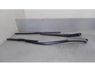 Recambio de brazo limpia delantero derecho para kia xceed 1.0 tgdi cat referencia OEM IAM 98311J7000  