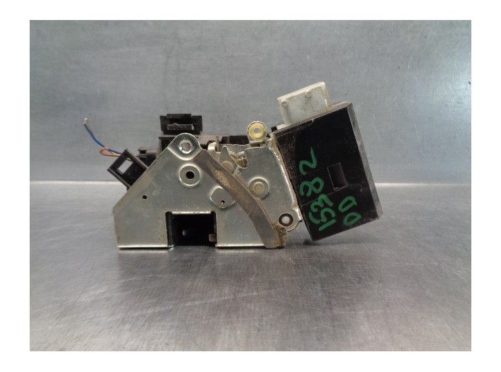 Replacement front right door lock for BMW 5 Series sedan (E39) 520i OEM IAM reference 67118352165 4 PINS 4 DOORS