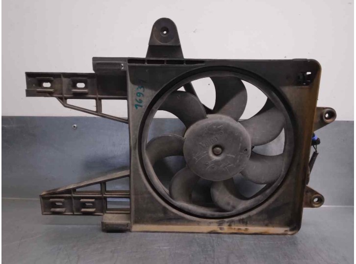 Recambio de electroventilador para lancia lancia y 1.1 cat referencia OEM IAM 863954C  VALEO