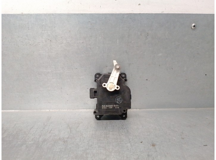 Recambio de motor calefaccion para lexus is 200 (ds2/is2) d-cat referencia OEM IAM 0638000171 DE TRAMPILLA 