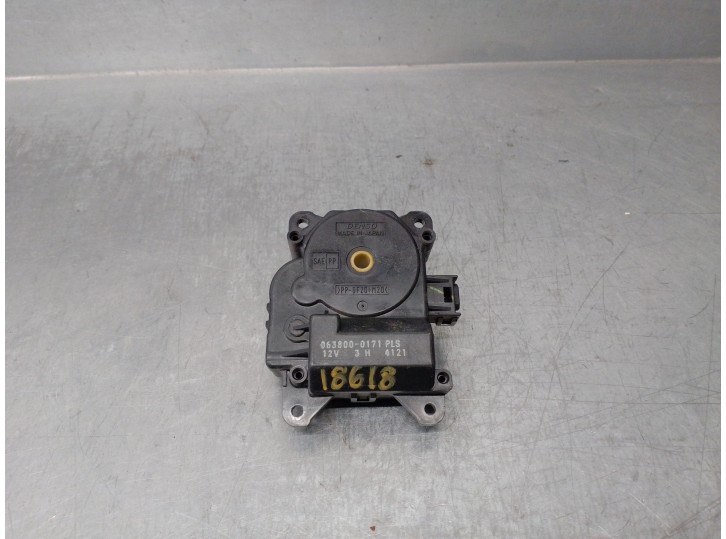 Recambio de motor calefaccion para lexus is 200 (ds2/is2) d-cat referencia OEM IAM 0638000171 DE TRAMPILLA 