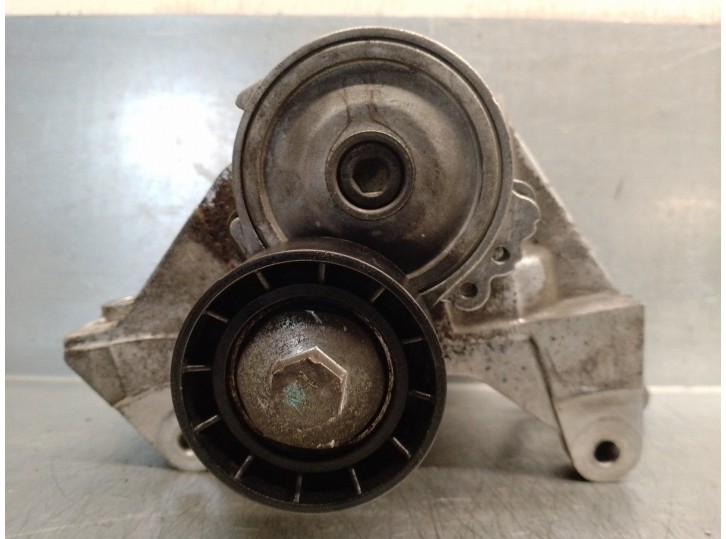 Replacement alternator bracket for Peugeot 307 (S1) 2.0 HDI CAT OEM IAM reference 9636301380 