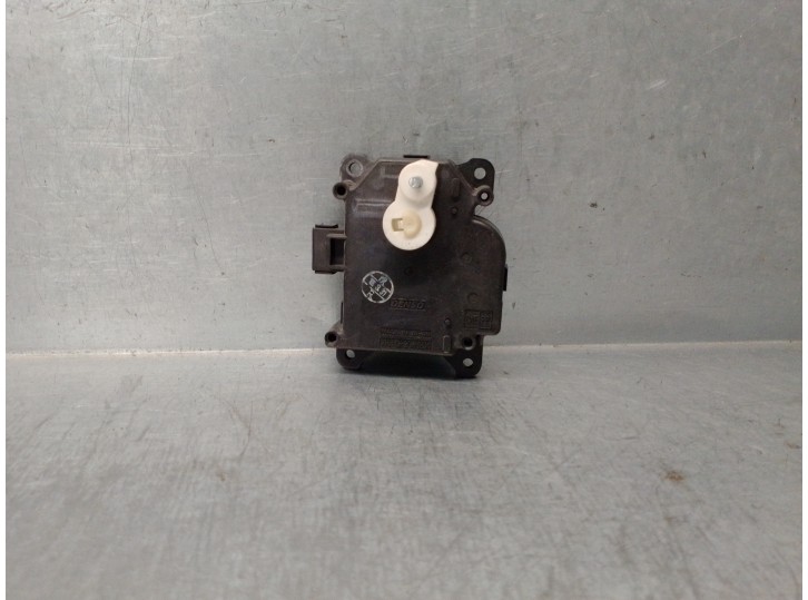 Recambio de motor calefaccion para lexus is 200 (ds2/is2) d-cat referencia OEM IAM 0638000171 DE TRAMPILLA 