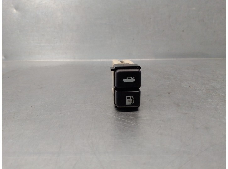 Recambio de interruptor para lexus is 200 (ds2/is2) d-cat referencia OEM IAM 8484033050 APERTURA MALETERO 