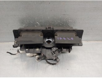 Replacement tailgate outer handle for Audi A6 Saloon (4B2) 1.9 TDI OEM IAM reference 4B0827565C 7 PINS 4 DOORS