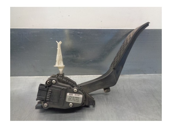 Recambio de potenciometro pedal para volkswagen touareg (7la) tdi r5 referencia OEM IAM 7L6721507 6PV00777025 HELLA