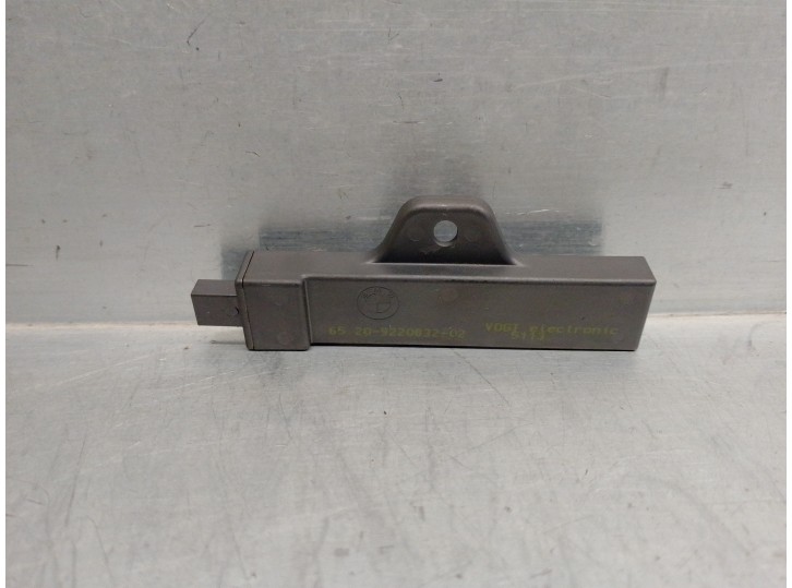 Recambio de antena para bmw serie 7 (f01/f02) 3.0 turbodiesel referencia OEM IAM 6520922083202 