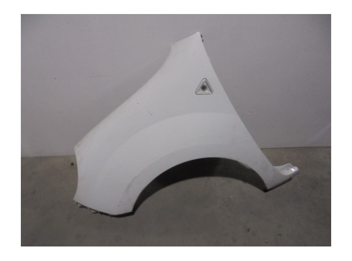 Recambio de aleta delantera izquierda para renault kangoo 1.5 dci diesel referencia OEM IAM BLANCA 