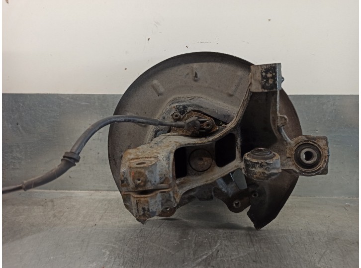 Recambio de mangueta trasera derecha para renault safrane (b54) 2.2 dt (b54g) referencia OEM IAM 7700809875  