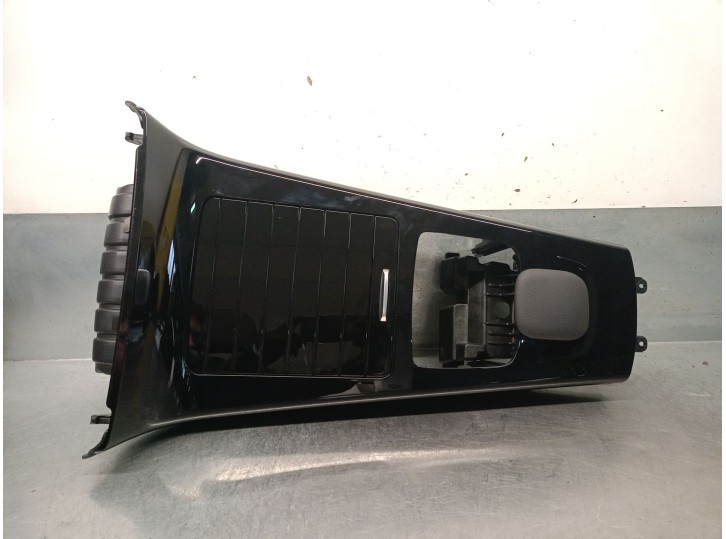 Recambio de consola para mercedes-benz cla shooting brake (x118) cla 200 (118.687) referencia OEM IAM A1776805701 A1776805701 