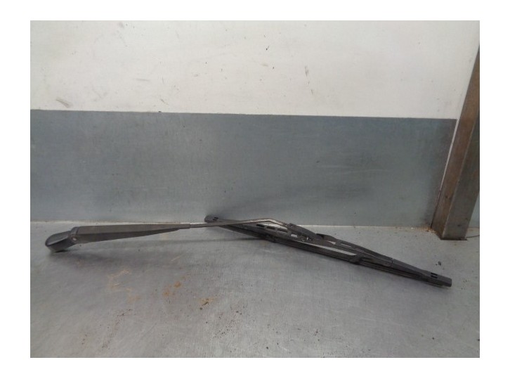 Recambio de brazo limpia trasero para daihatsu rocky todoterreno referencia OEM IAM 3636  