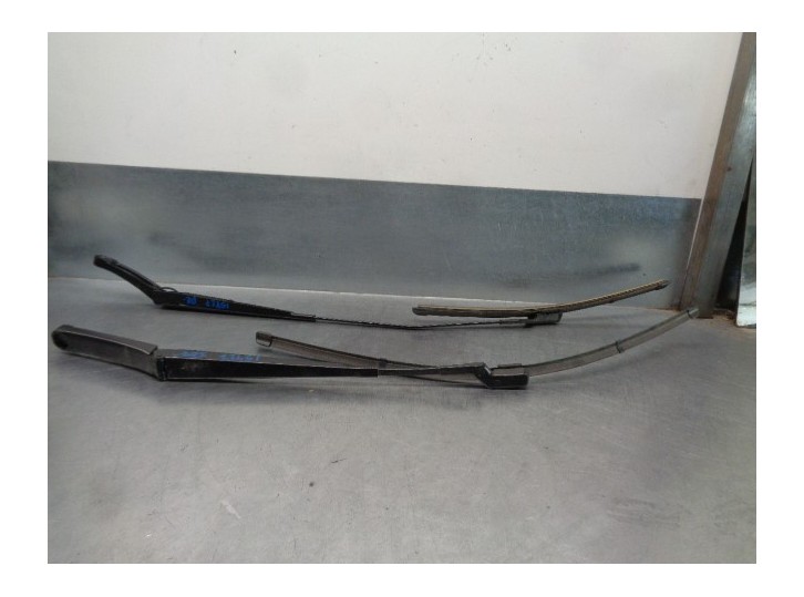 Recambio de brazo limpia delantero derecho para seat arona fr referencia OEM IAM 6F1955410A  