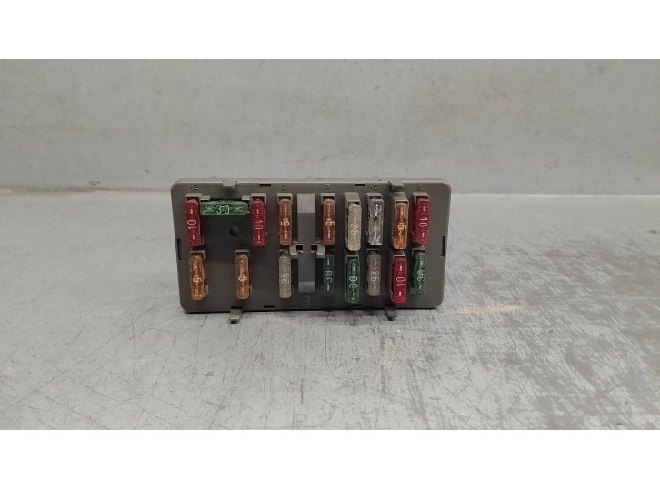 Replacement relay / fuse box for Citroën ZX 1.9 Diesel OEM IAM reference 9567793680 