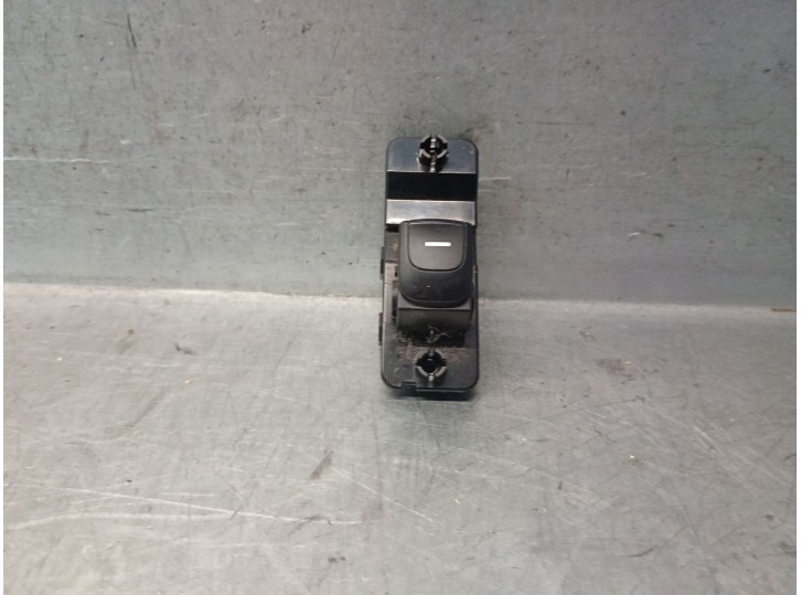 Recambio de mando elevalunas trasero derecho para kia niro referencia OEM IAM 4C752R1310 4C752R1310 