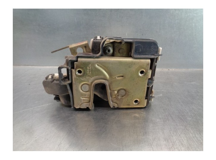Recambio de cerradura puerta delantera derecha para vento (1h1) 1991-1999 vento 1.9d vento 1.9d (1991 - 1995) referencia OEM IAM