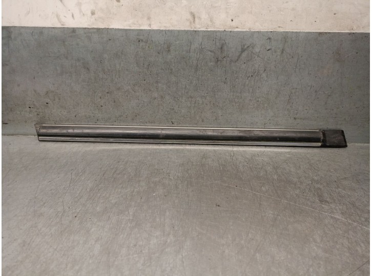Recambio de molduras traseras para seat 127 referencia OEM IAM HB HB 