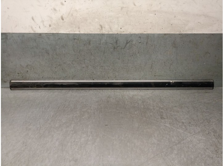 Replacement front moldings for Seat 127 OEM IAM reference HB HB 