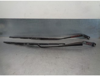 Recambio de brazo limpia delantero derecho para vento (1h1) 1991-1999 vento 1.9d vento 1.9d (1991 - 1995) referencia OEM IAM 