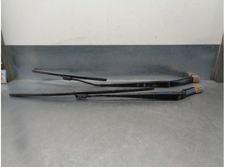 Recambio de brazo limpia delantero derecho para renault kadjar 1.2 tce energy referencia OEM IAM 288860455R  