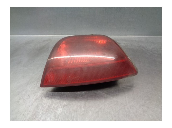 Replacement rear left fog light for Ford Focus sedan (CAP) 2.0 TDCi cat OEM IAM reference 1M5115K273AC 
