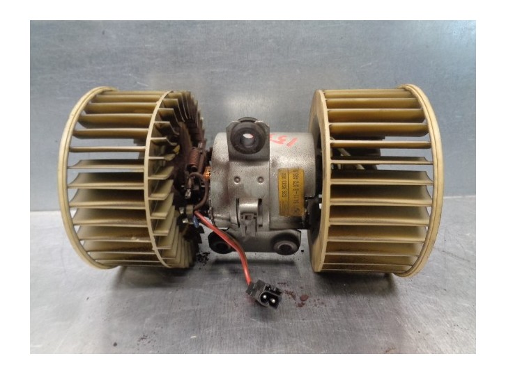 Replacement heater motor for BMW 3 Series Saloon (E46) 320d OEM IAM reference 64118372493 5399533900 VALEO