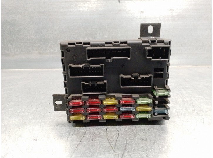 Recambio de caja reles / fusibles para alfa romeo 156 (116) 2.4 jtd cat referencia OEM IAM 46447809 46447809A223 