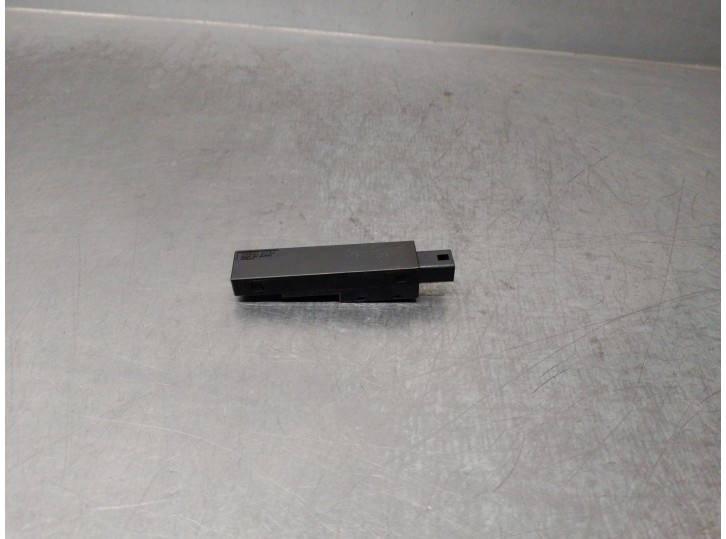 Recambio de antena para lexus is 200 (ds2/is2) d-cat referencia OEM IAM 8999230100 RECEPTOR 