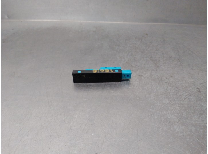 Recambio de antena para lexus is 200 (ds2/is2) d-cat referencia OEM IAM 8999253010  